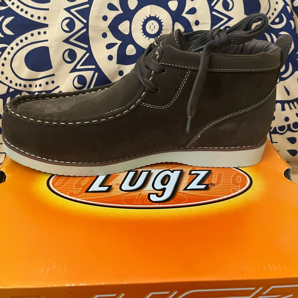 Lugz Brown Chukka Boots with Suede Upper and Moc-Toe Design